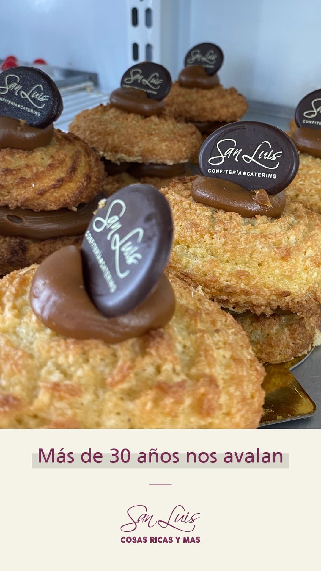 Pastelería con medallón San Luis