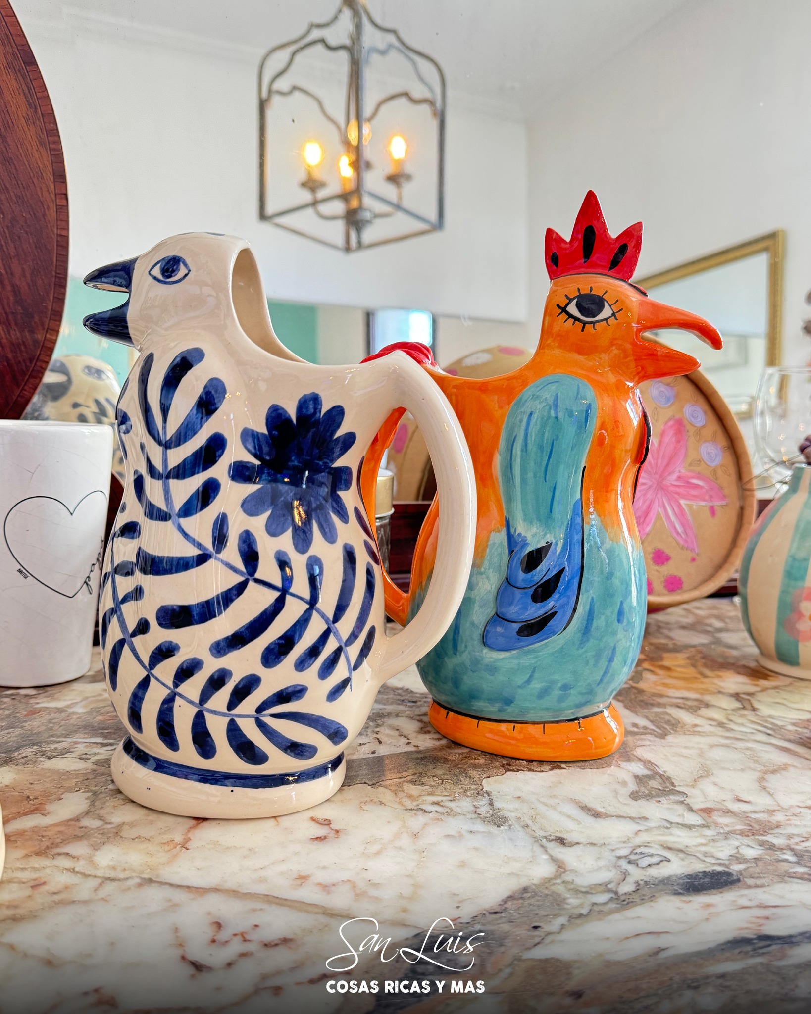 Jarras de cerámica pintadas a mano
